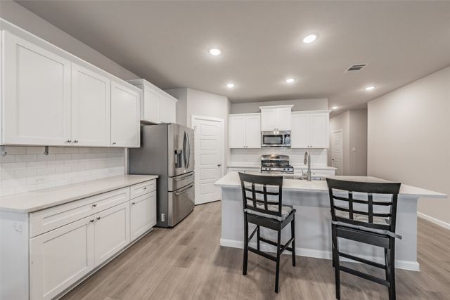 601 Bethpage Drive, Red Oak, TX 75154