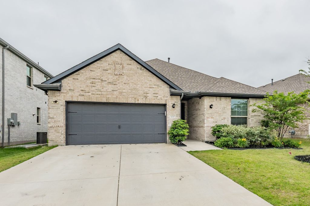 601 Bethpage Drive, Red Oak, TX 75154