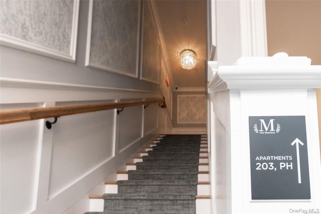 1090 New York Avenue Penthouse, Huntington Station, NY 11746