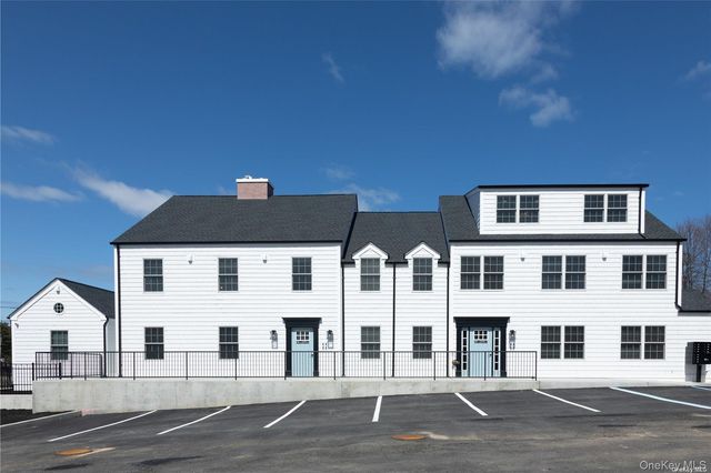 1090 New York Avenue Penthouse, Huntington Station, NY 11746