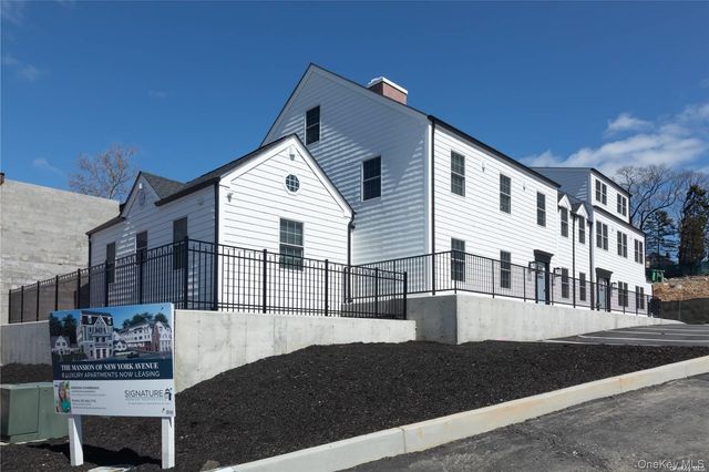 1090 New York Avenue Penthouse, Huntington Station, NY 11746