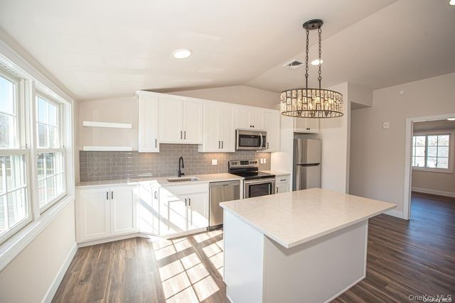 1090 New York Avenue Penthouse, Huntington Station, NY 11746