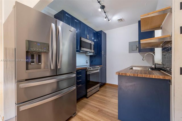 76 NE 170th Street, North Miami Beach, FL 33162