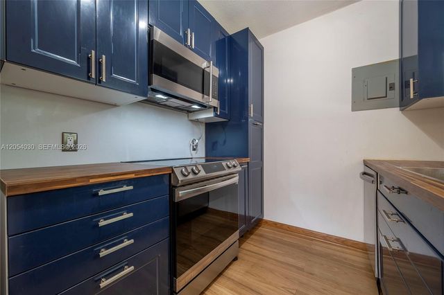 76 NE 170th Street, North Miami Beach, FL 33162