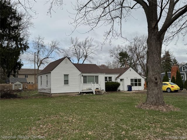 6376 Lanman Drive, Waterford Charter Township, MI 48329