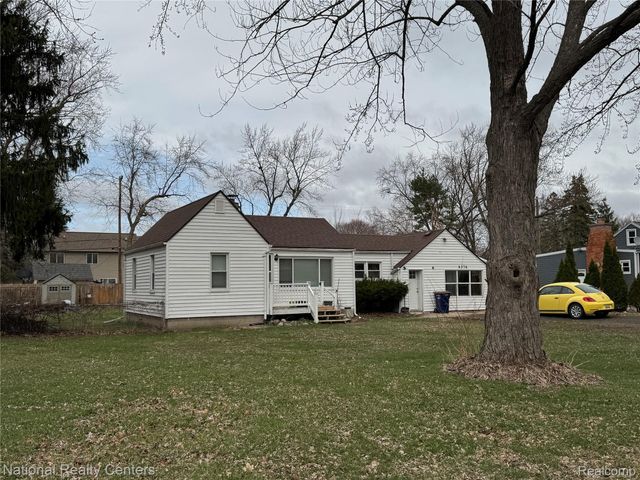 6376 Lanman Drive, Waterford Charter Township, MI 48329