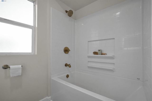 2468 82nd Ave, Oakland, CA 94605