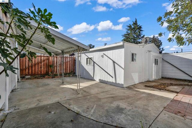 2468 82nd Ave, Oakland, CA 94605