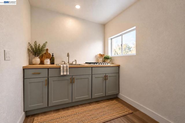 2468 82nd Ave, Oakland, CA 94605