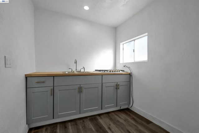 2468 82nd Ave, Oakland, CA 94605