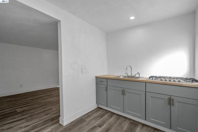 2468 82nd Ave, Oakland, CA 94605