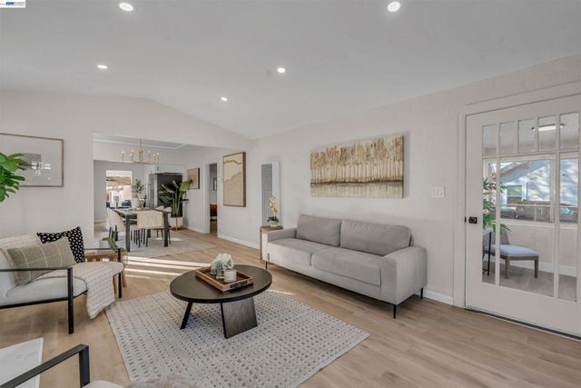 2468 82nd Ave, Oakland, CA 94605