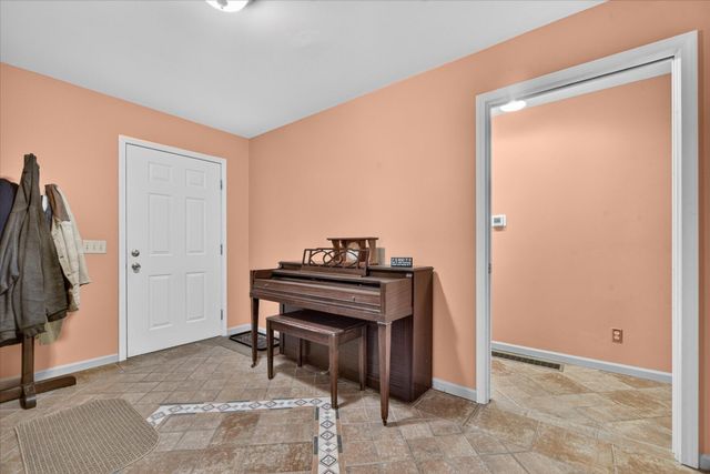 17334 10 Mile Road, Battle Creek, MI 49014