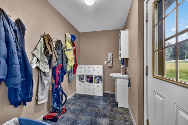 17334 10 Mile Road, Battle Creek, MI 49014