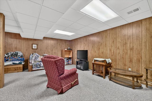 17334 10 Mile Road, Battle Creek, MI 49014