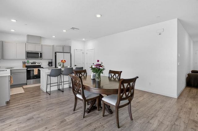 8883 Sebago Way, Elk Grove, CA 95758