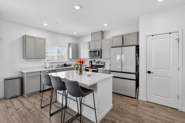 8883 Sebago Way, Elk Grove, CA 95758