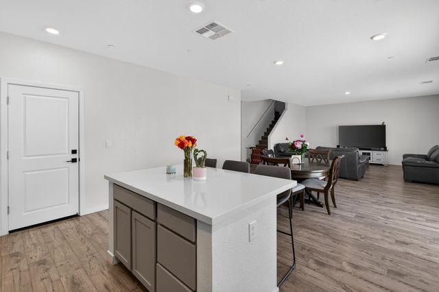 8883 Sebago Way, Elk Grove, CA 95758