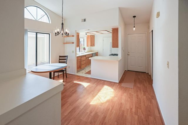 7004 Springmont Dr, Elk Grove, CA 95758