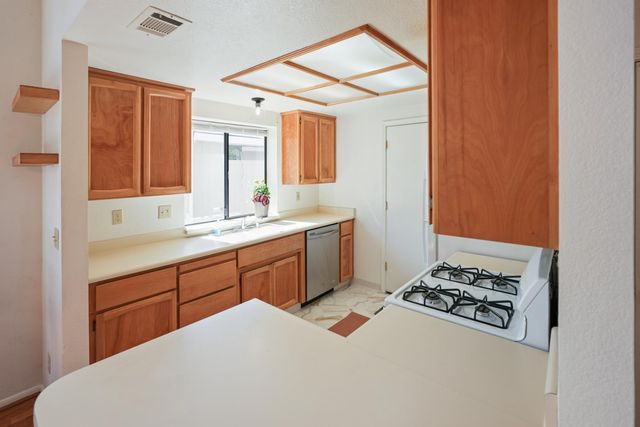7004 Springmont Dr, Elk Grove, CA 95758