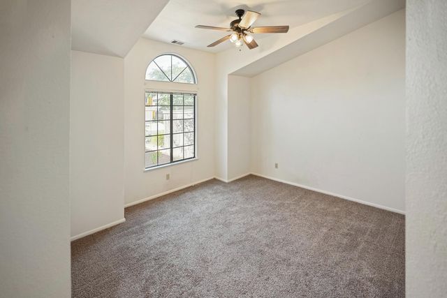 7004 Springmont Dr, Elk Grove, CA 95758