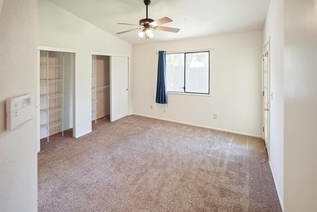 7004 Springmont Dr, Elk Grove, CA 95758
