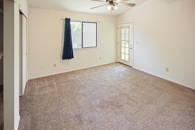 7004 Springmont Dr, Elk Grove, CA 95758