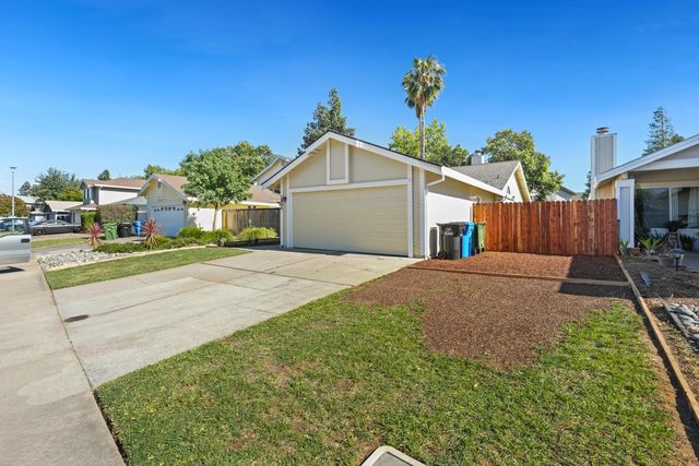 7004 Springmont Dr, Elk Grove, CA 95758