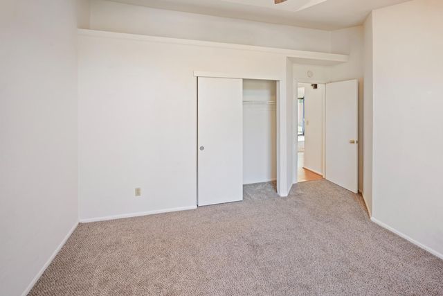 7004 Springmont Dr, Elk Grove, CA 95758