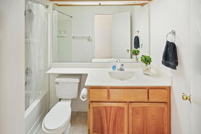 7004 Springmont Dr, Elk Grove, CA 95758