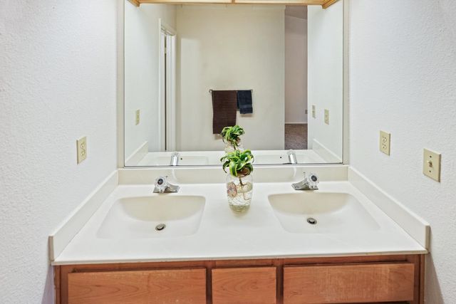 7004 Springmont Dr, Elk Grove, CA 95758