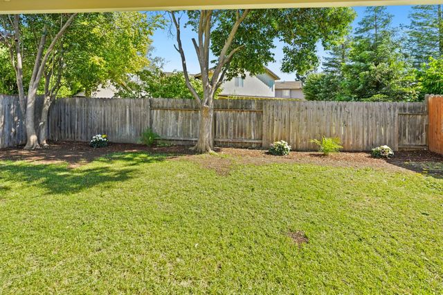 7004 Springmont Dr, Elk Grove, CA 95758