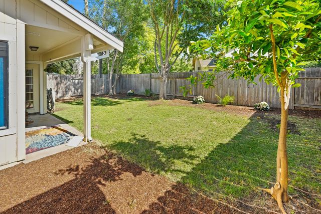 7004 Springmont Dr, Elk Grove, CA 95758