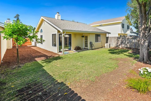 7004 Springmont Dr, Elk Grove, CA 95758