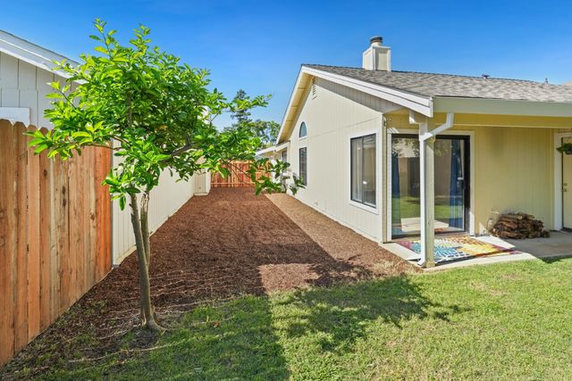 7004 Springmont Dr, Elk Grove, CA 95758