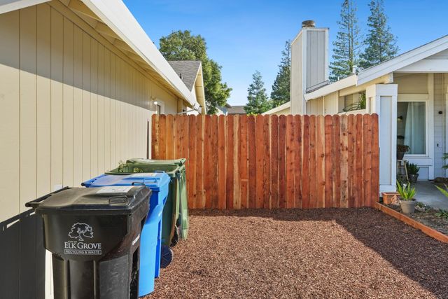7004 Springmont Dr, Elk Grove, CA 95758