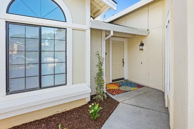 7004 Springmont Dr, Elk Grove, CA 95758