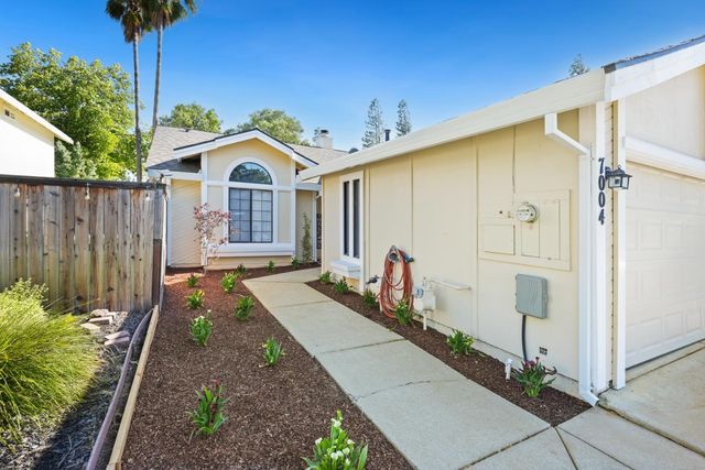 7004 Springmont Dr, Elk Grove, CA 95758