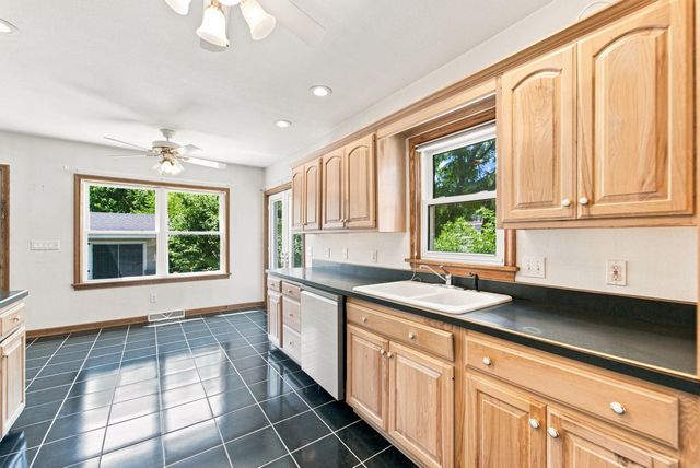 114 Hanna Boulevard, Waterloo, IA 50701