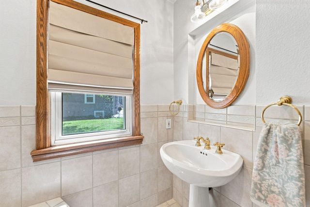 114 Hanna Boulevard, Waterloo, IA 50701