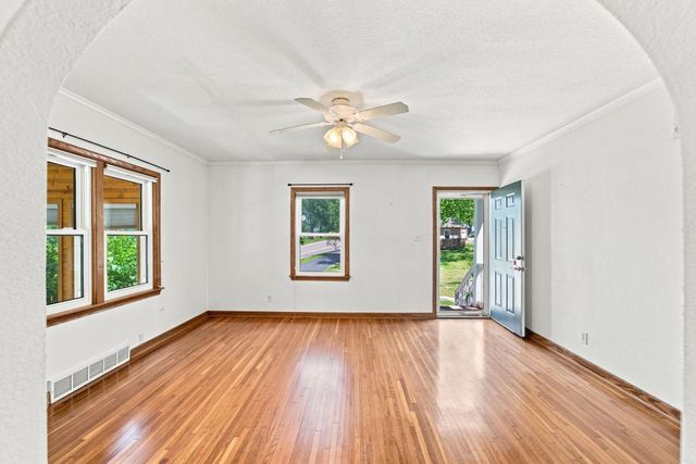 114 Hanna Boulevard, Waterloo, IA 50701