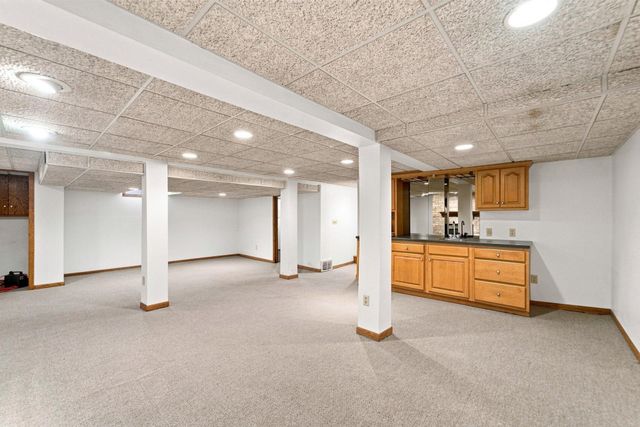 114 Hanna Boulevard, Waterloo, IA 50701