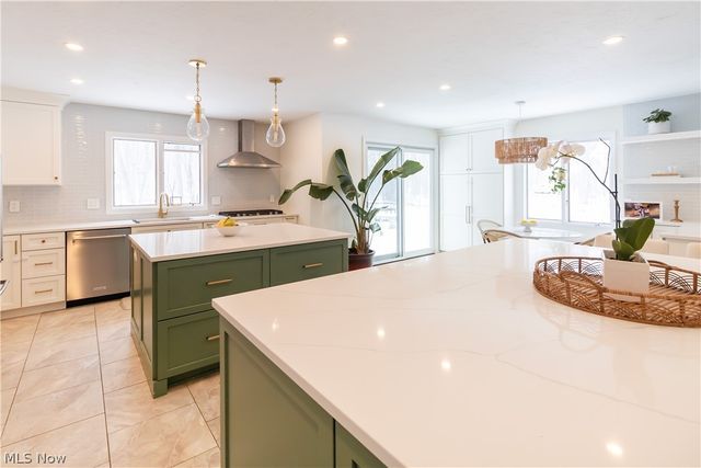 7073 Gates Mills Boulevard, Gates Mills, OH 44040