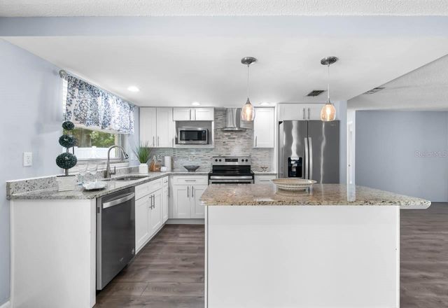 512 RED MANGROVE LANE, Apollo Beach, FL 33572