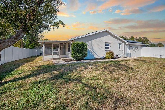 512 RED MANGROVE LANE, Apollo Beach, FL 33572