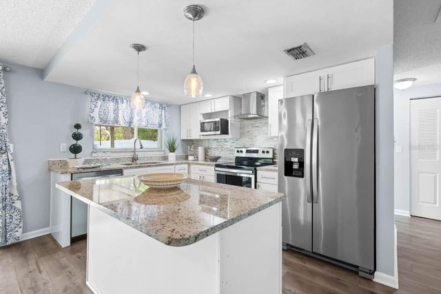 512 RED MANGROVE LANE, Apollo Beach, FL 33572