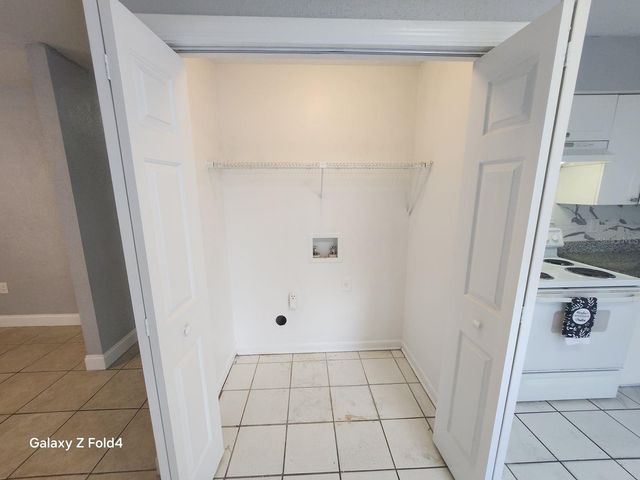 5720 N LINCOLN AVENUE D, Tampa, FL 33614