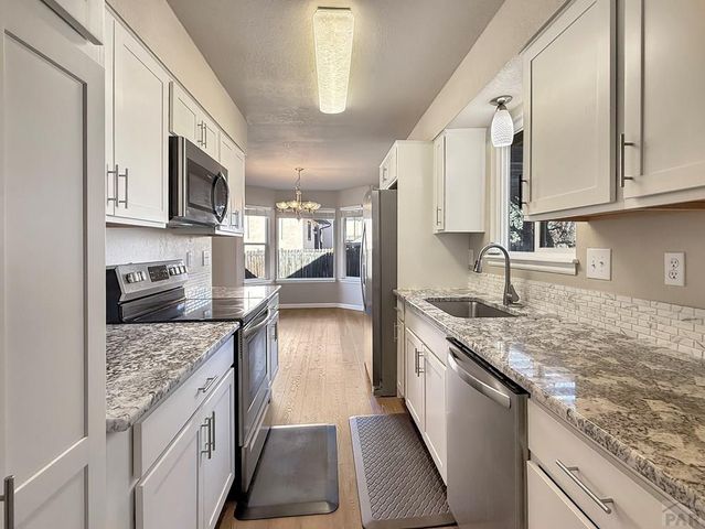 1510 Kingsroyal Blvd, Pueblo, CO 81005