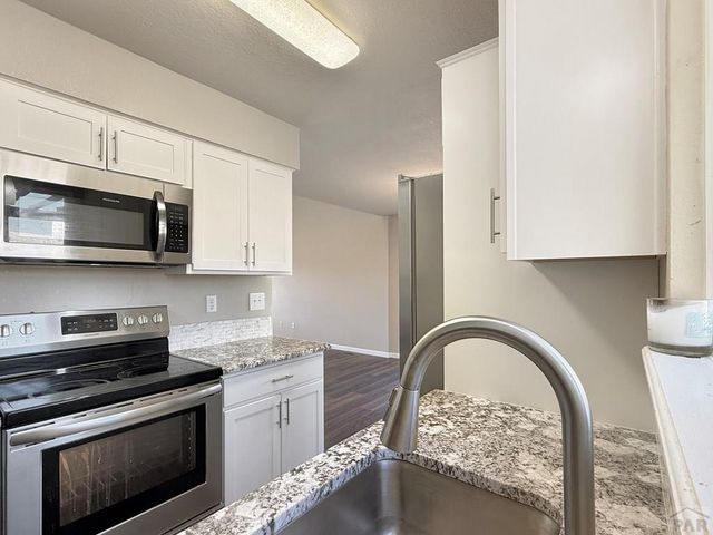 1510 Kingsroyal Blvd, Pueblo, CO 81005