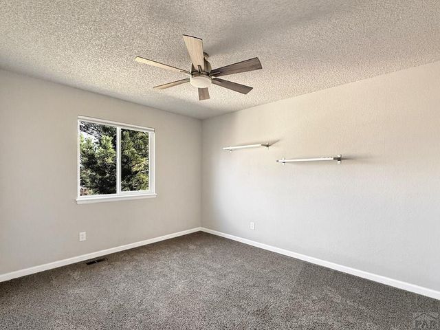 1510 Kingsroyal Blvd, Pueblo, CO 81005